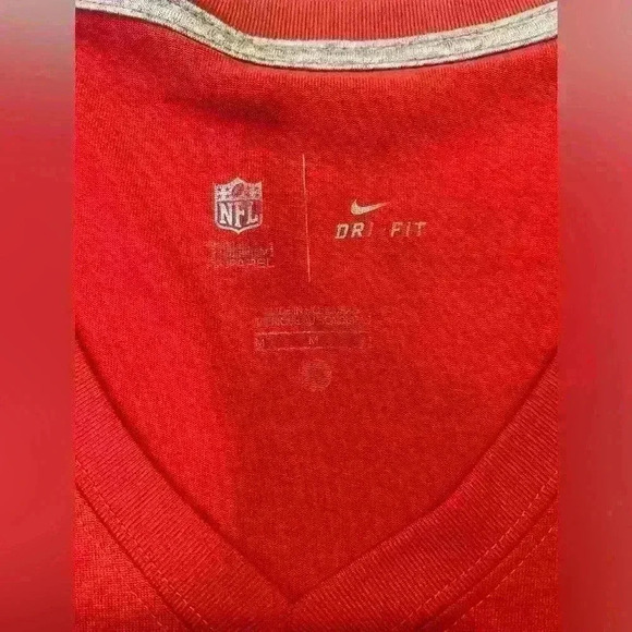 Nike Woman’s Tampa Bay Buccaneers Shirt - Picture 4 of 6